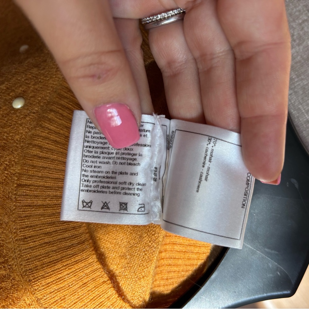 Authentic CHANEL cashmere knit caramel faux pearls sweater 🍂 - Picture 12 of 15